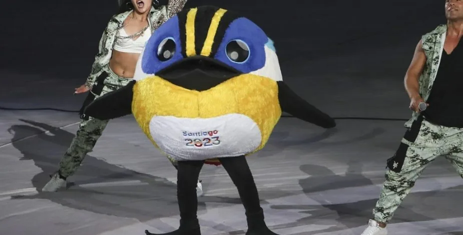 La historia de "FIU", la mascota de los Panamericanos Santiago 2023 y que acapara la atención de todos