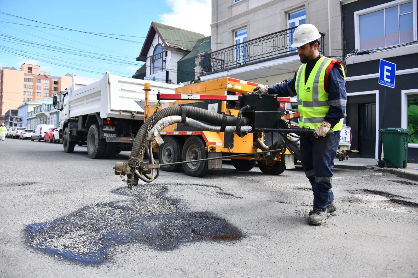 Comenzaron trabajos de bacheo debido al calamitoso estado de las calles de Punta Arenas