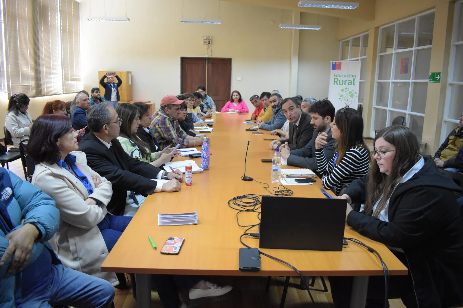 Acuerdan priorizar fondos para pescadores artesanales y buzos tras mesa de trabajo
