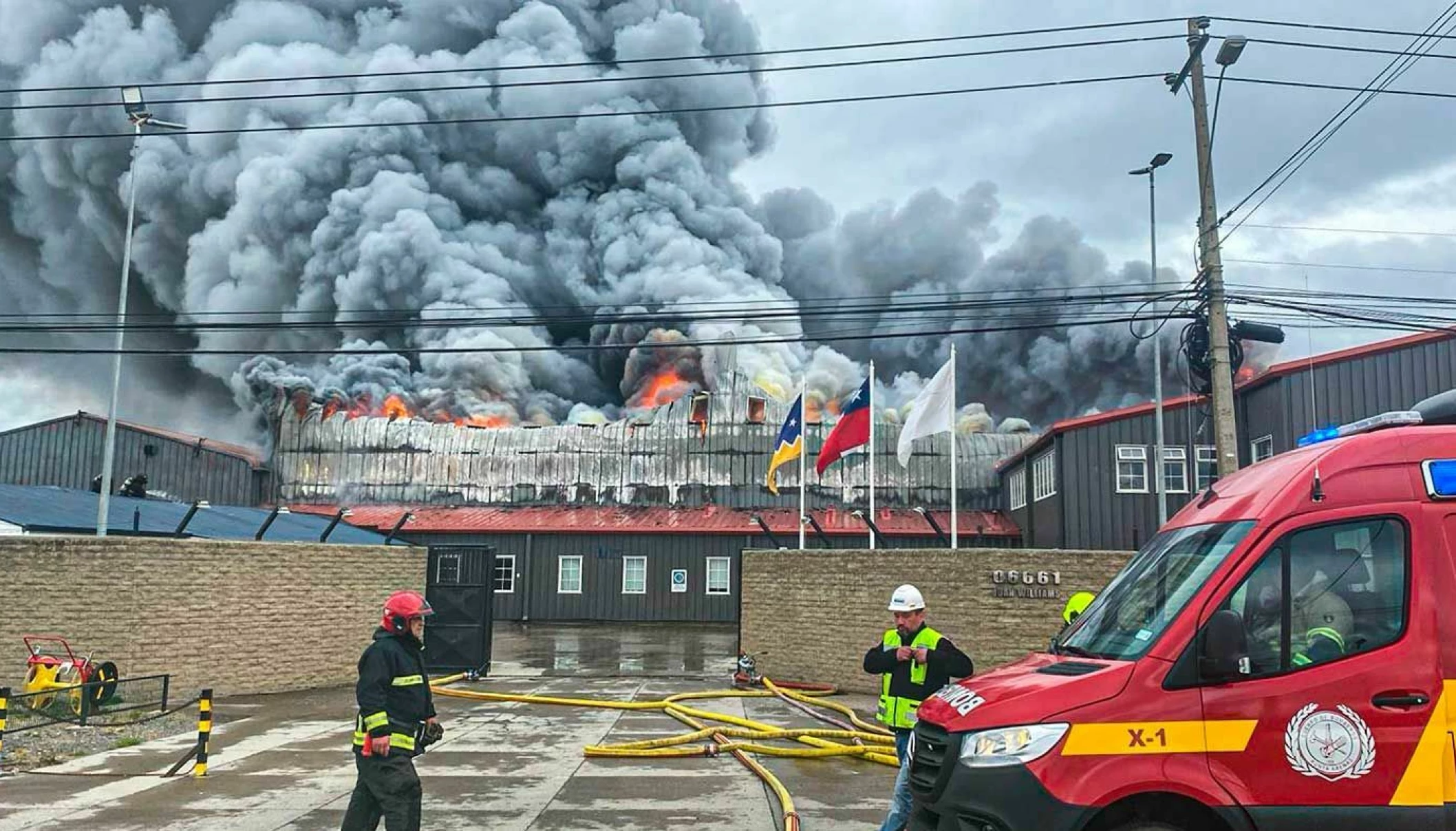 El incierto futuro para la industria salmonera que provoca el incendio de la planta procesadora Entrevientos