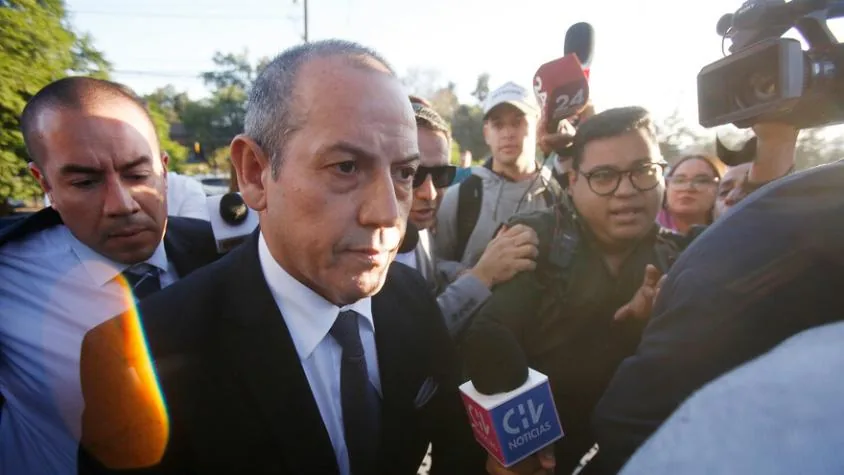Prisión preventiva para ex director de la PDI tras ser formalizado por delitos de corrupción