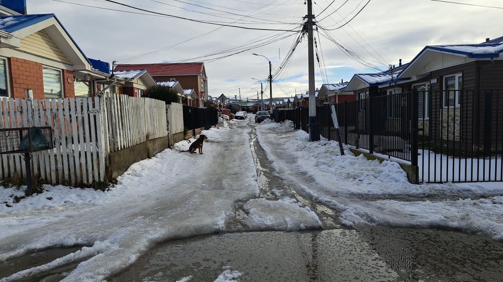 Emergencia climática: El hielo y la nieve hacen estragos en calles y pasajes de la ciudad