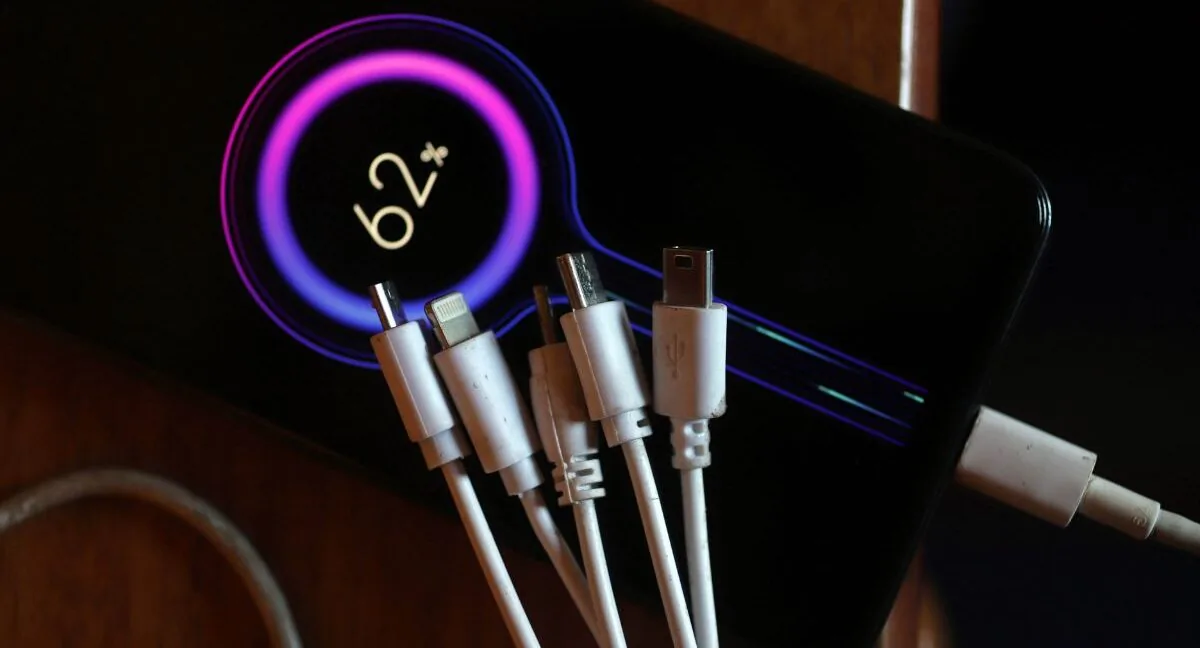 Aprueban ley que establece cargador universal para celular y elimina ventas atadas de compañías