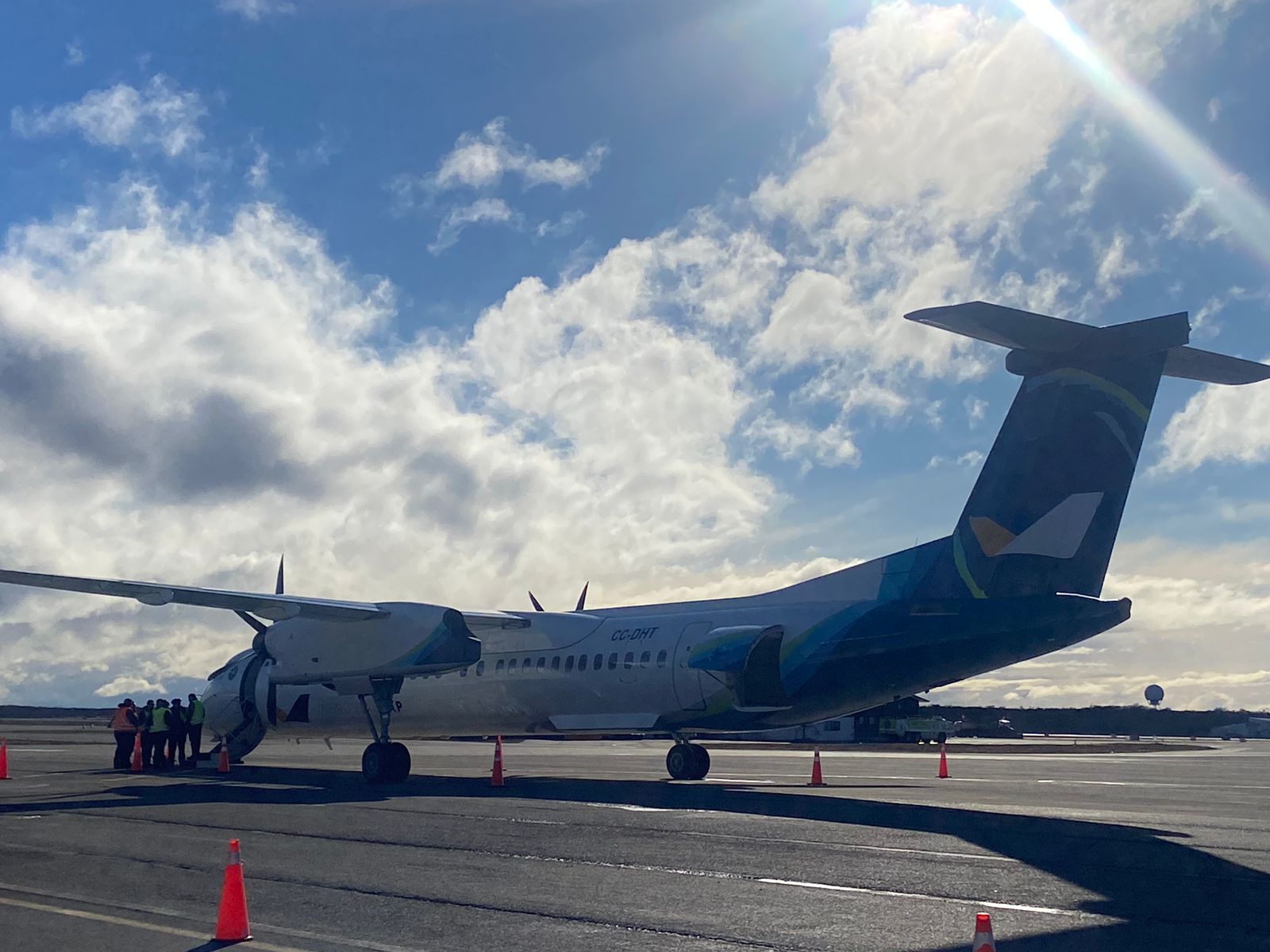 De Punta Arenas a Pto. Williams: El avión Dash 8-Q400 de Aerovías DAP realizó su primer vuelo en la región