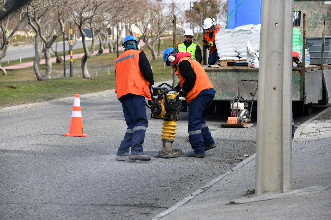 Trabajos de bacheo completan un 40% de avance  en alrededor de 80 fracturas en calles de Punta Arenas