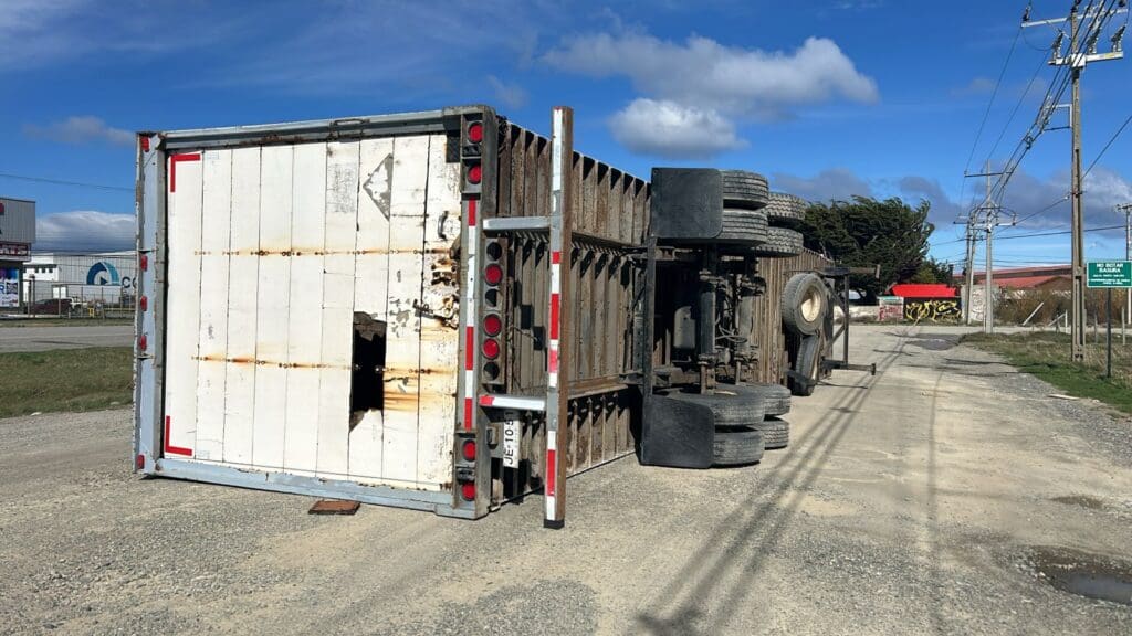 Vientos causan diversos problemas en Punta Arenas con rachas sobre los 100 km/h
