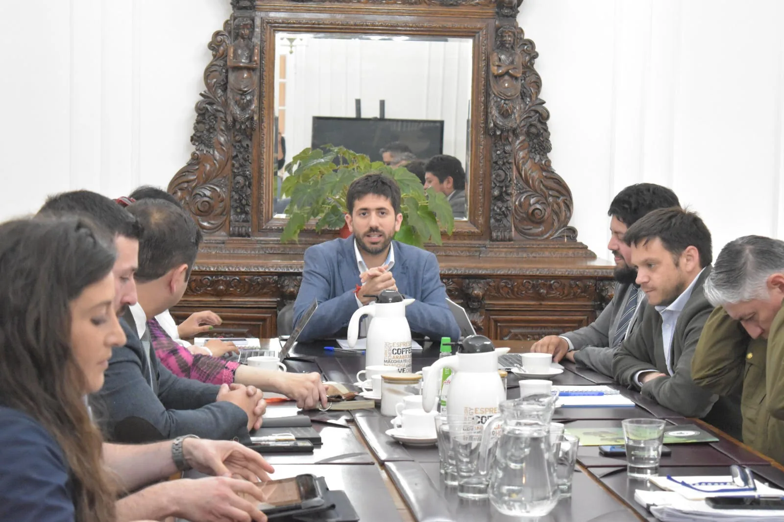 Marzo: Sin profundizar en la falta de micros y el probable paro de profesores se hizo Mesa Intersectorial