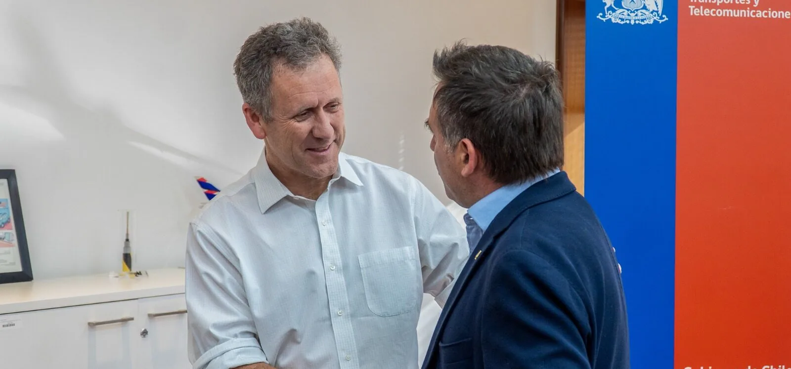 Tras reunión con ministro de Transportes intentarán restablecer vuelos interregionales a Punta Arenas