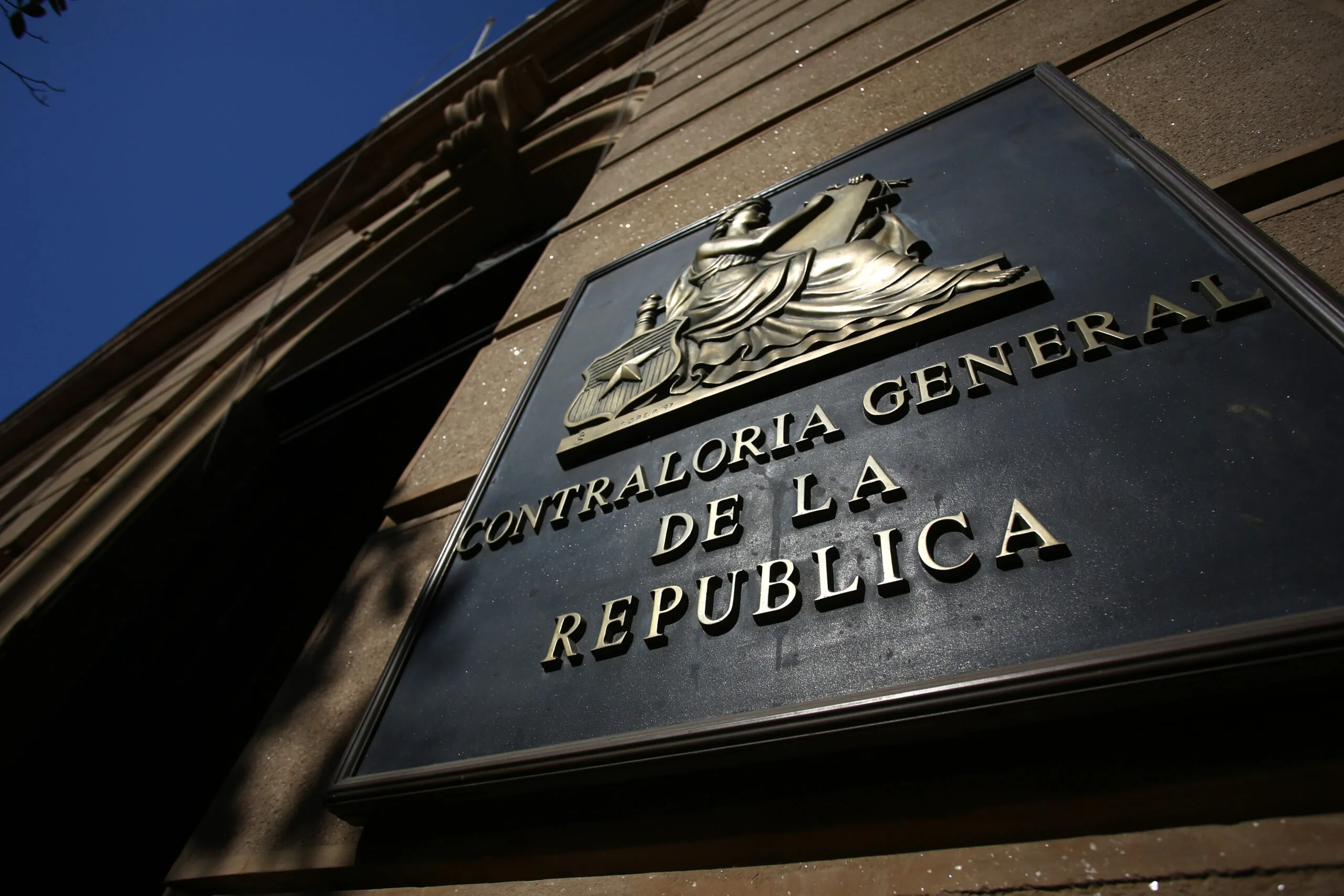 Contraloría ahora investigará viajes nacionales de funcionarios públicos durante periodos de reposo