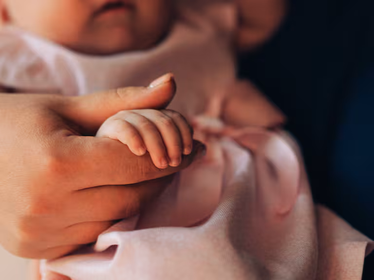 Nueva Ley de Adopción reduce espera de 6 años a 18 meses y acaba con preferencia a los matrimonios