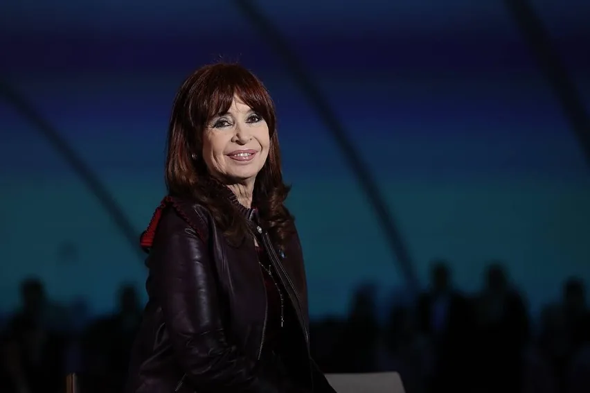 Justicia Argentina confirma condena a Cristina Fernández de seis años de prisión y no podrá ser candidata
