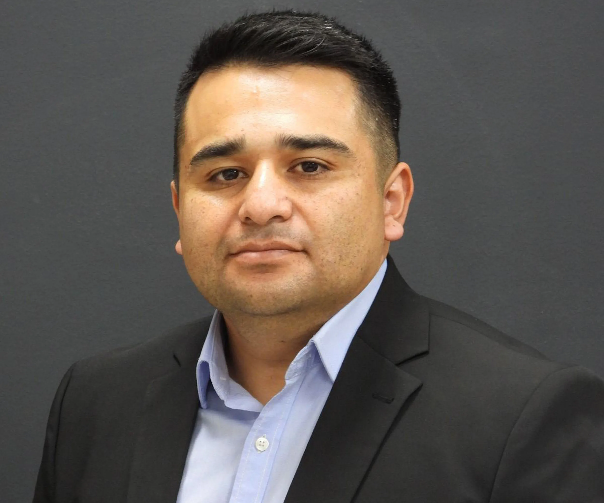Sondean a ex seremi Christian Gallardo para ser candidato a diputado en Magallanes por el PS  