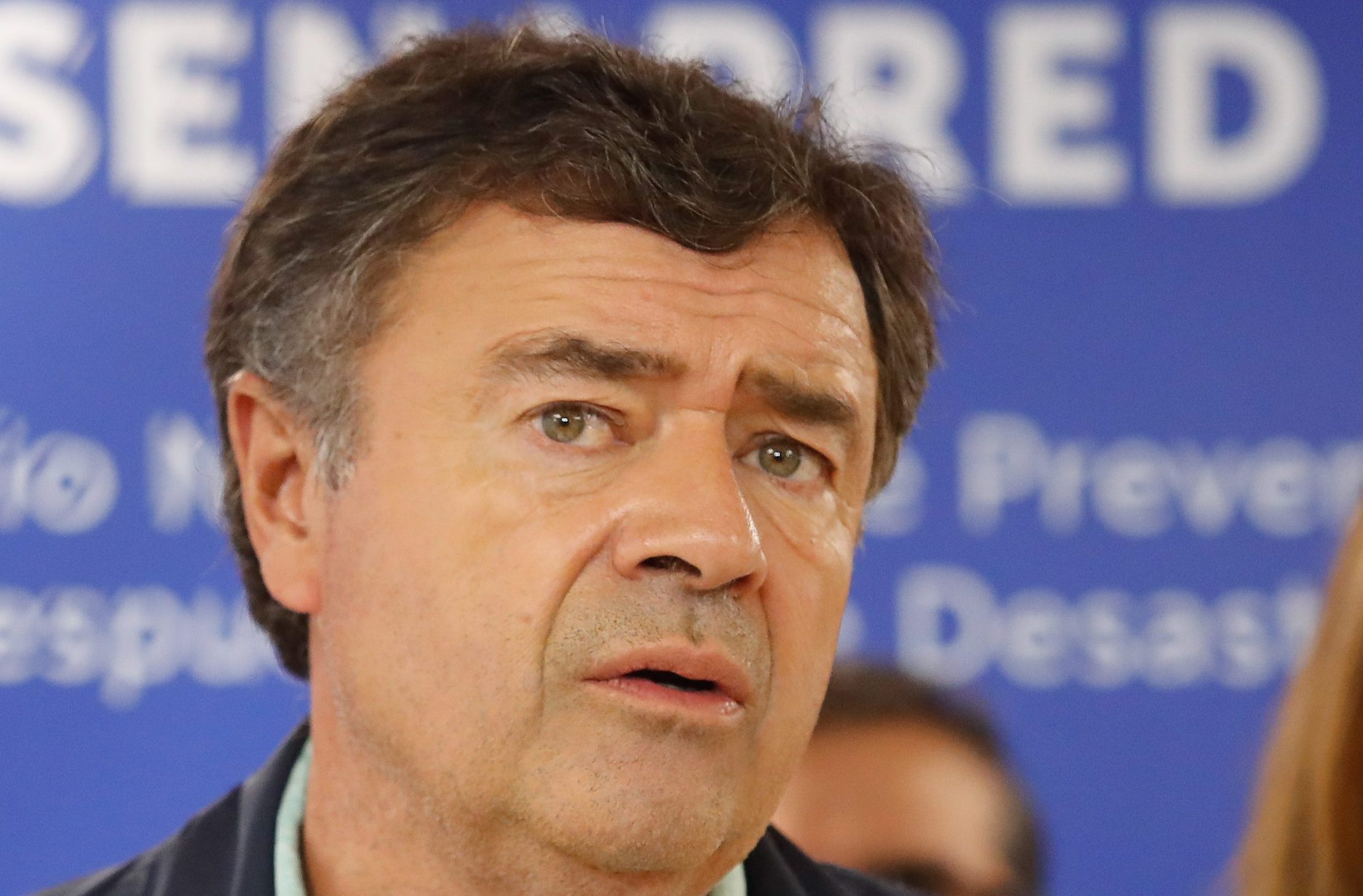 Quiebre en el oficialismo: Tras lista parlamentaria paralela del FSRV remueven a ministro de Agricultura