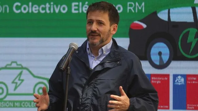Ministro de Energía dejó más incertidumbre sobre futuro de tarifa eléctrica en su paso por la región
