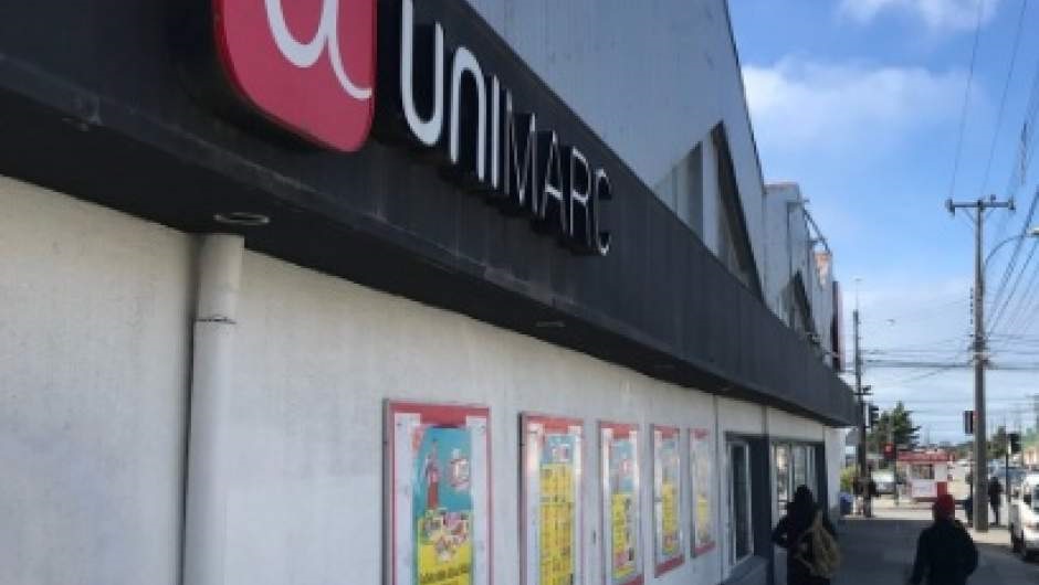 Detectan Salmonella en pollo de supermercado Unimarc y Seremi de Salud cierra temporalmente carnicería
