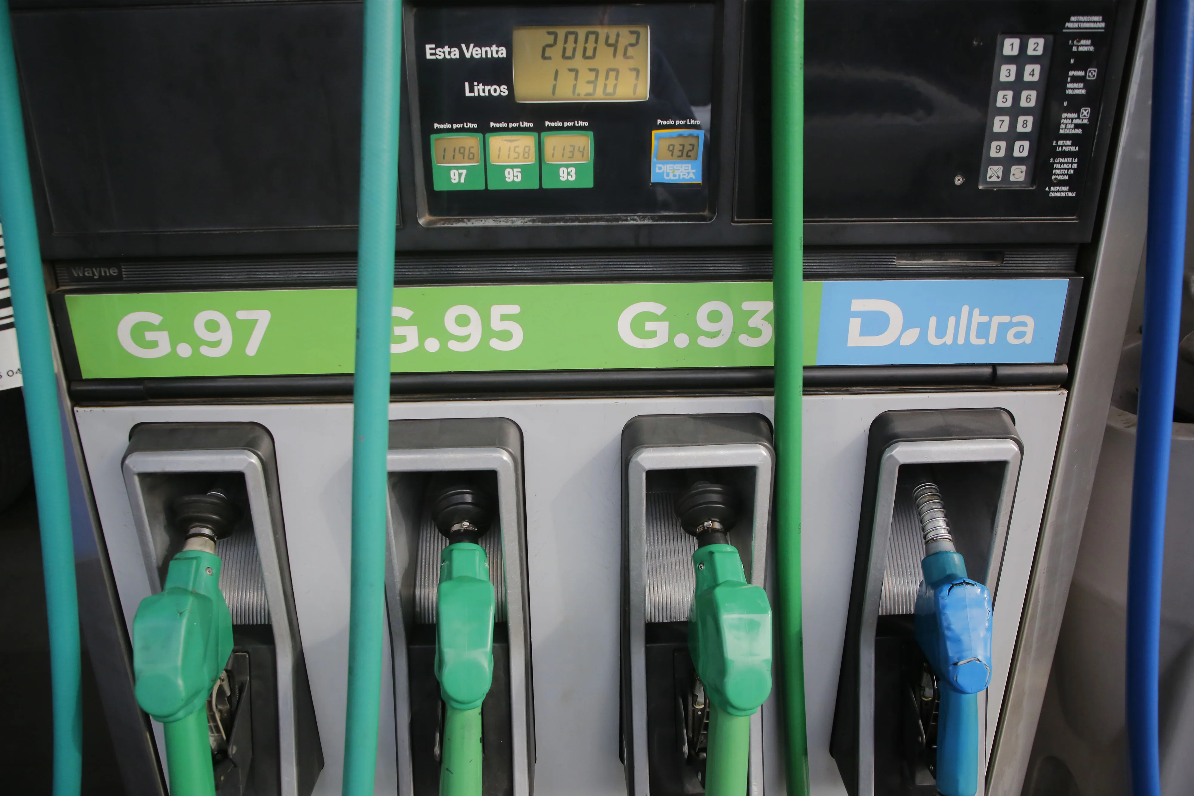 Fiestas Patrias comenzarán con alza en valor de combustibles: Bencinas subirían $20 y diésel $13