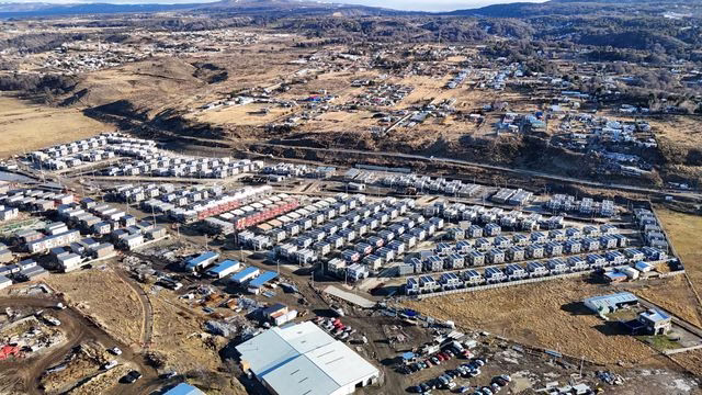 Millonaria deuda: Revelan que Minvu no tiene cómo pagar a las constructoras de viviendas sociales