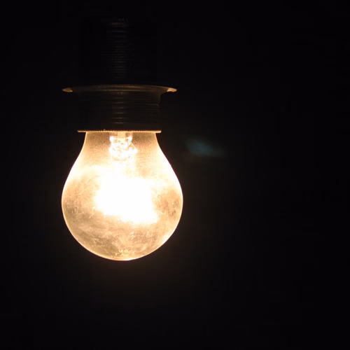 Alza en la tarifa de luz comenzó a regir: Sepa cuánto subirá el valor de su boleta desde agosto
