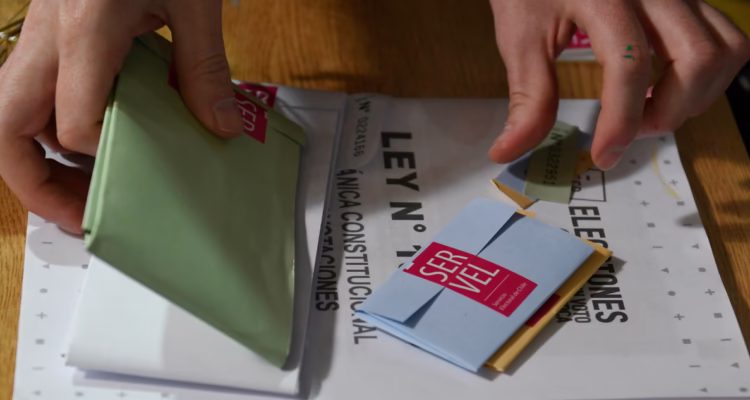 Cómo postular para ser Personal de Enlace del Servel en las elecciones y ganar hasta $157.000