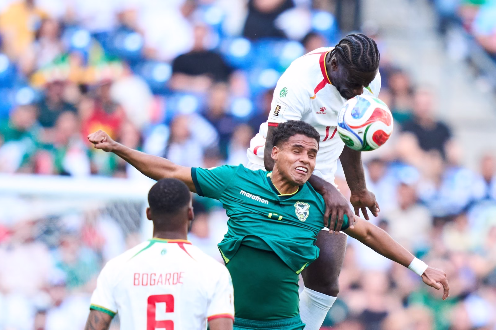 Bolivia remonta un trabado partido ante Surinam y queda a 90 minutos de la Copa del Mundo