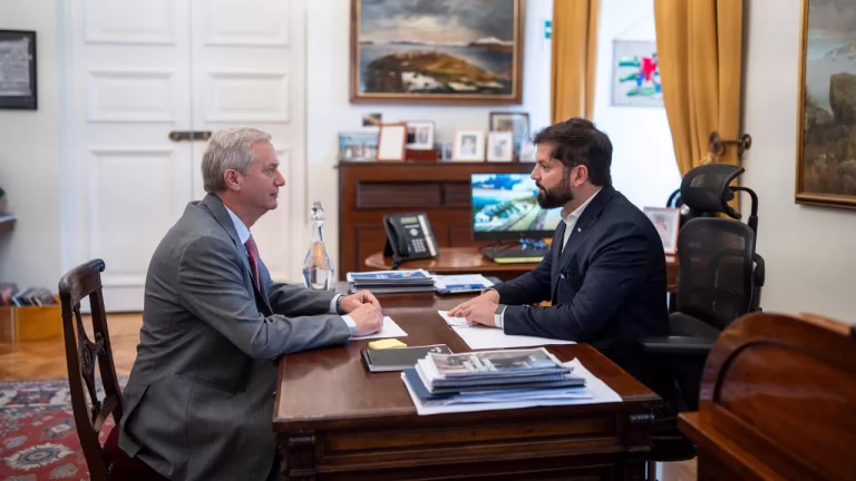 Breve reunión, gran quiebre: El encuentro de menos de 15 minutos entre Boric y Kast que fracturó la transición presidencial