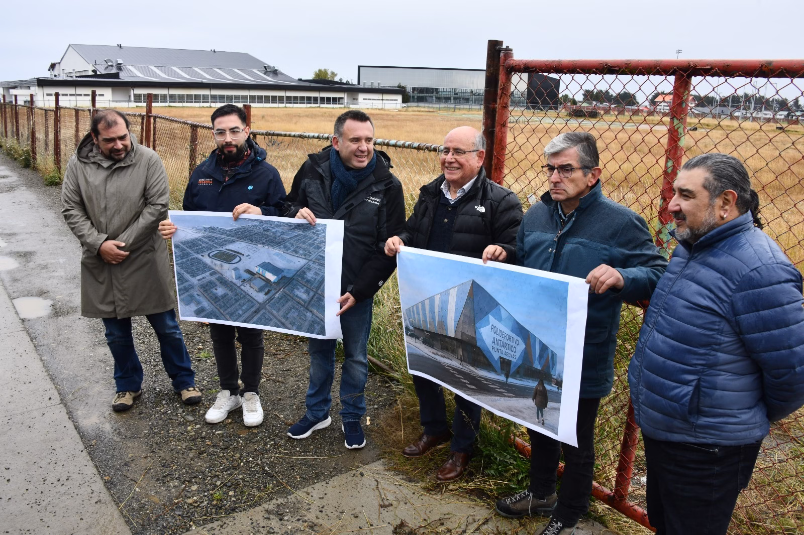 Alcalde y concejales meten presión y visitan terreno donde se emplazaría polideportivo municipal
