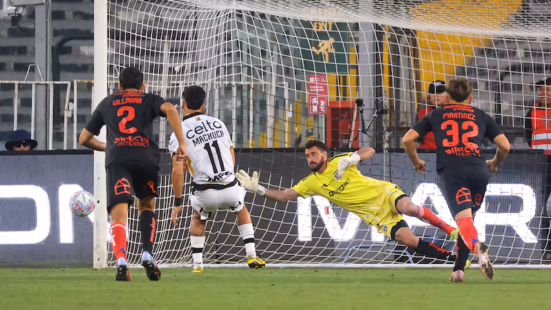 Colo-Colo empató con Coquimbo y la U con La Serena en el inicio de la Copa de la Liga