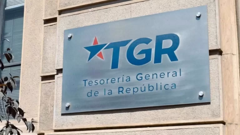 Tesorería inicia embargos a deudores del CAE con ingresos sobre $5 millones
