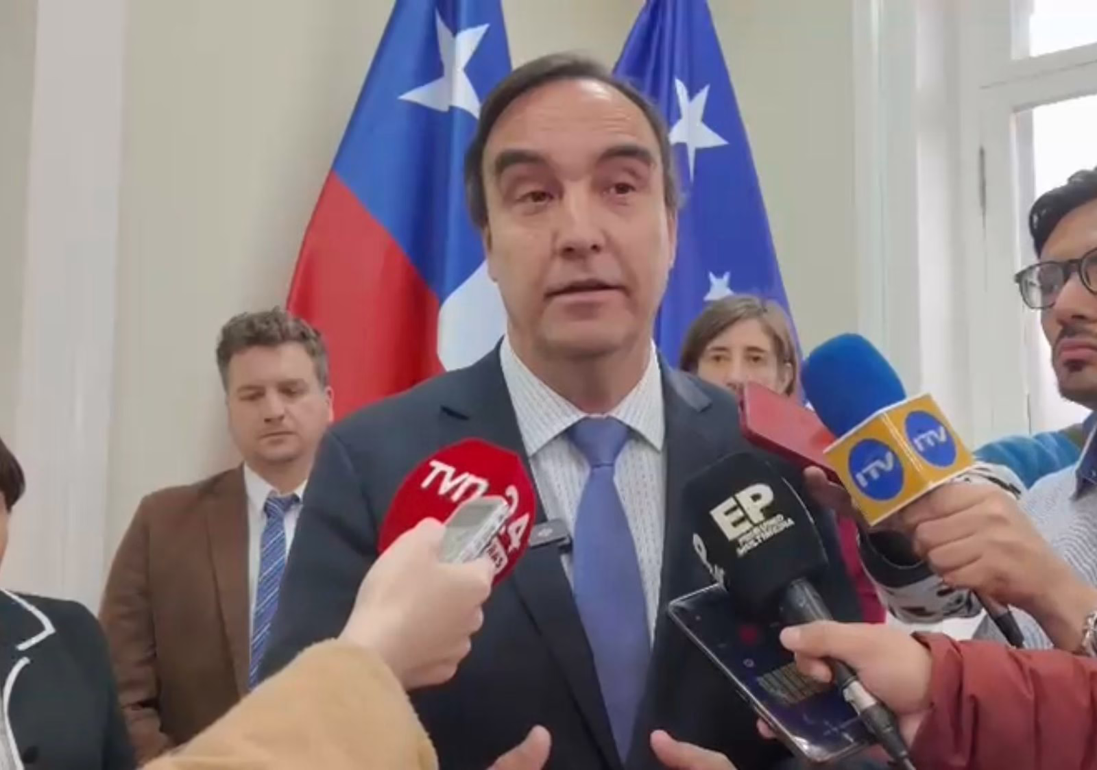 Gobernador Jorge Flies responde a instrucción de Contraloría: "No la compartimos, pero la vamos a acatar"