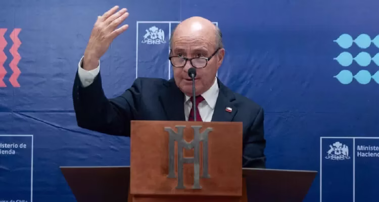 Ministro de Hacienda ratifica que proyecto del Gobierno limita gratuidad universitaria