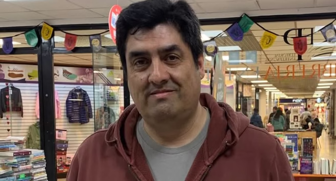 El periodista Rodrigo Cid Santos presenta su libro "El Horror enmascarado" en Natales