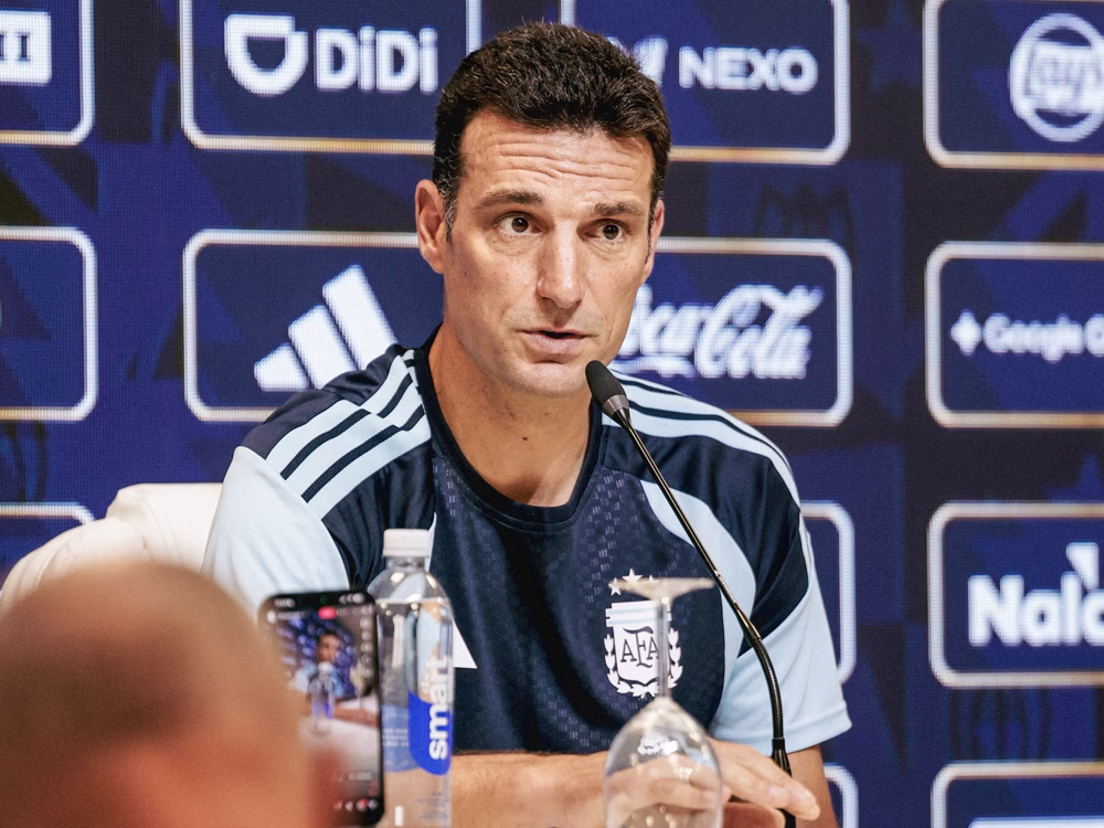 Lionel Scaloni pone paños fríos ante la lesión de Messi, pero rearma su plan de contingencia