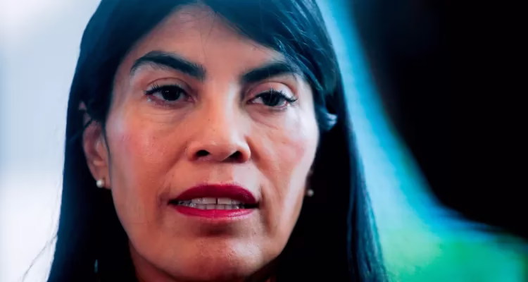 Ministra Lincolao reconoce que tiene sociedades sin declarar y que podría haber otros ministros en la misma situación