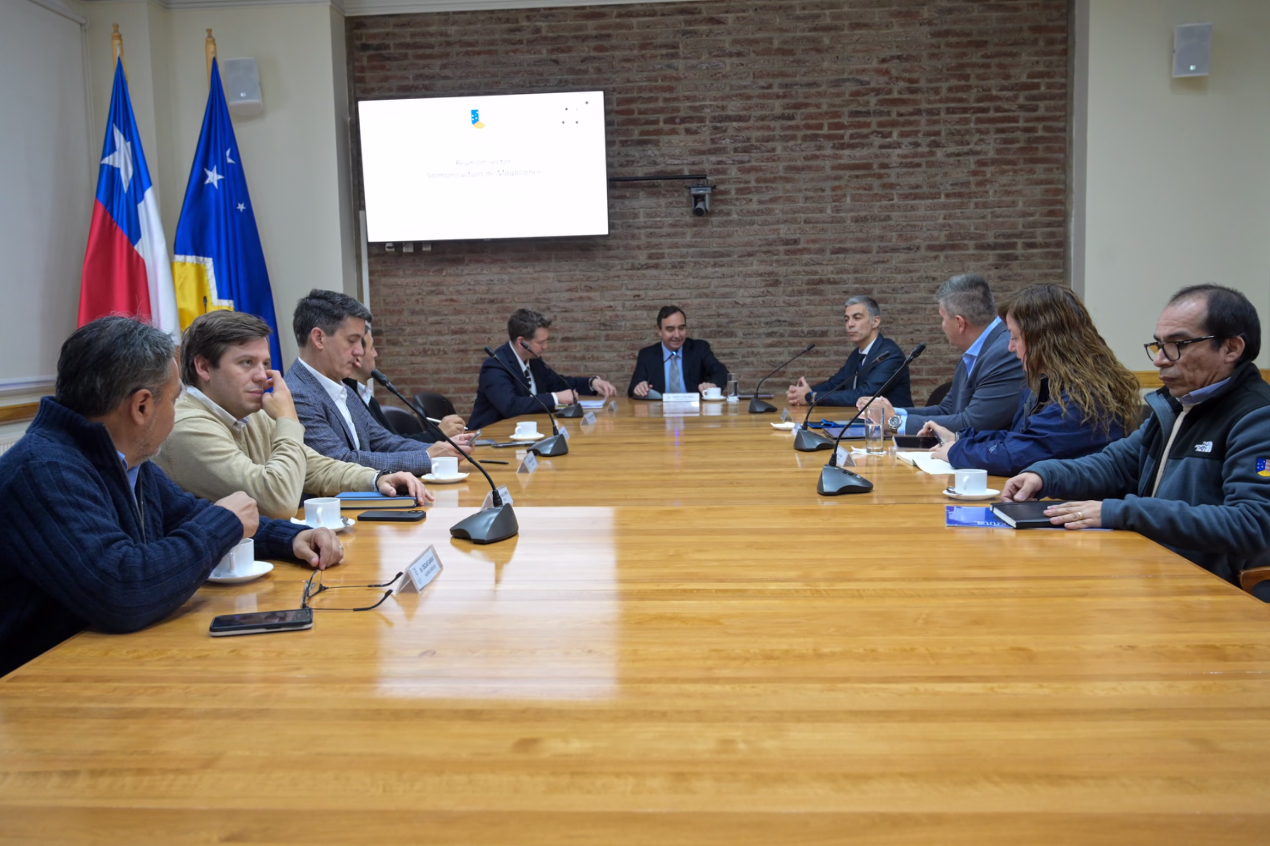 Flies y Salmonicultores de Magallanes se reunieron para planificar el futuro de la industria en la región
